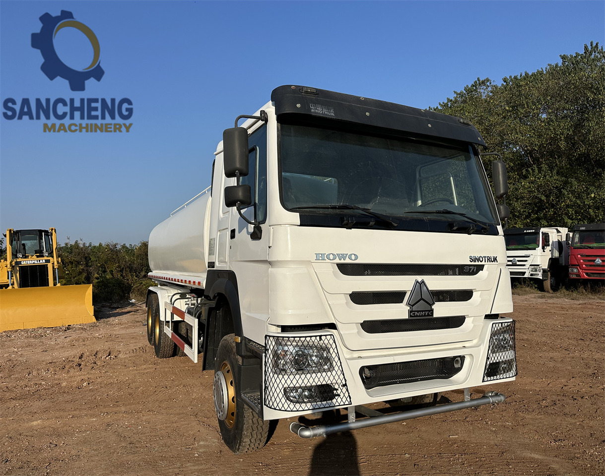 SINOTRUK HOWO 370HP 6x4 Water Tank Truck - Camión cisterna: foto 2 SINOTRUK HOWO 370HP 6x4 Water Tank Truck - Camión cisterna: foto 2