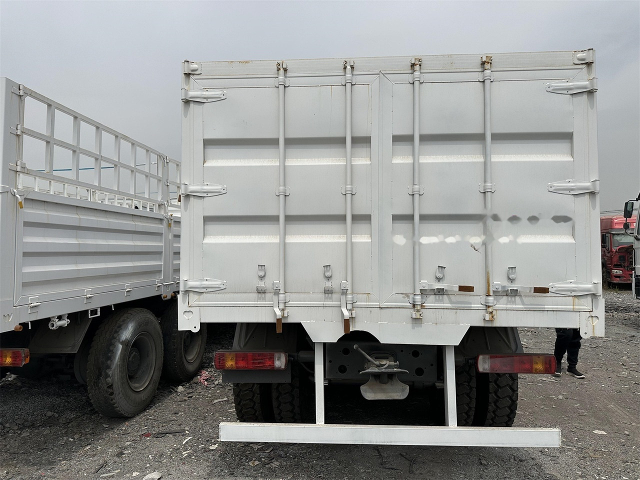 SINOTRUK HOWO 371 Cargo truck - Camión transporte de ganado: foto 5 SINOTRUK HOWO 371 Cargo truck - Camión transporte de ganado: foto 5