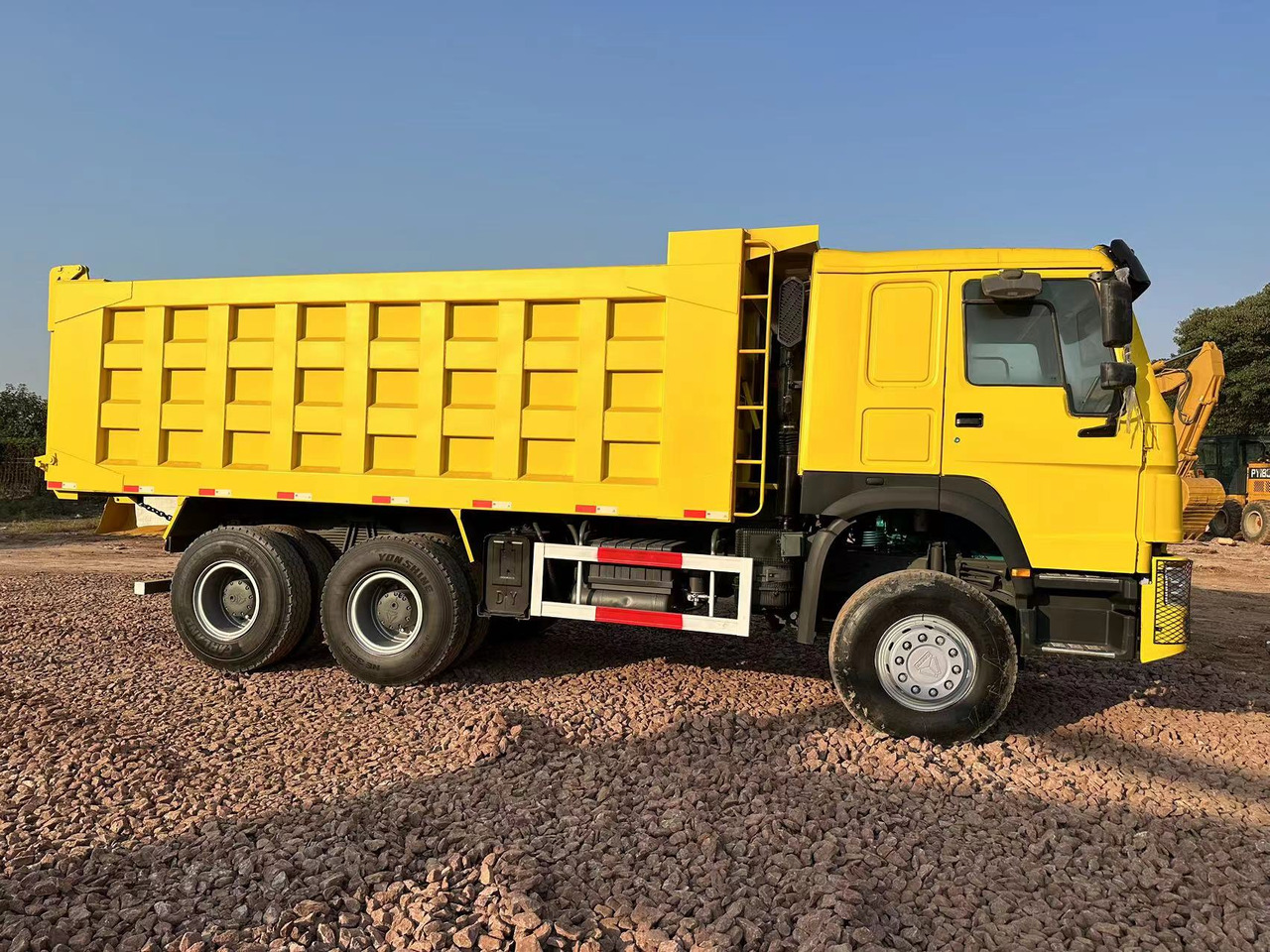 SINOTRUK HOWO 371 Dump Truck - Camión volquete: foto 2 SINOTRUK HOWO 371 Dump Truck - Camión volquete: foto 2
