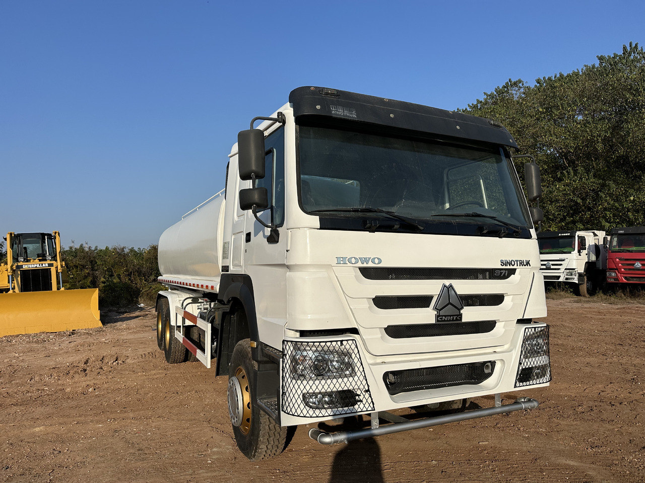 SINOTRUK HOWO 371 Water Tanker Truck - Camión cisterna: foto 1 SINOTRUK HOWO 371 Water Tanker Truck - Camión cisterna: foto 1