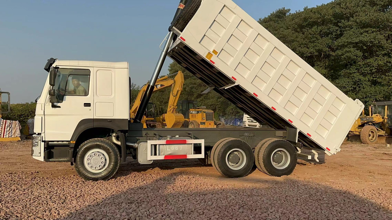 SINOTRUK HOWO 371hp 6x4 - Camión volquete: foto 5 SINOTRUK HOWO 371hp 6x4 - Camión volquete: foto 5