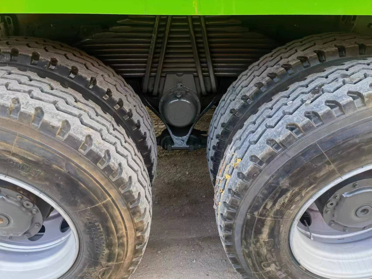 SINOTRUK HOWO 375 - Camión volquete: foto 4 SINOTRUK HOWO 375 - Camión volquete: foto 4