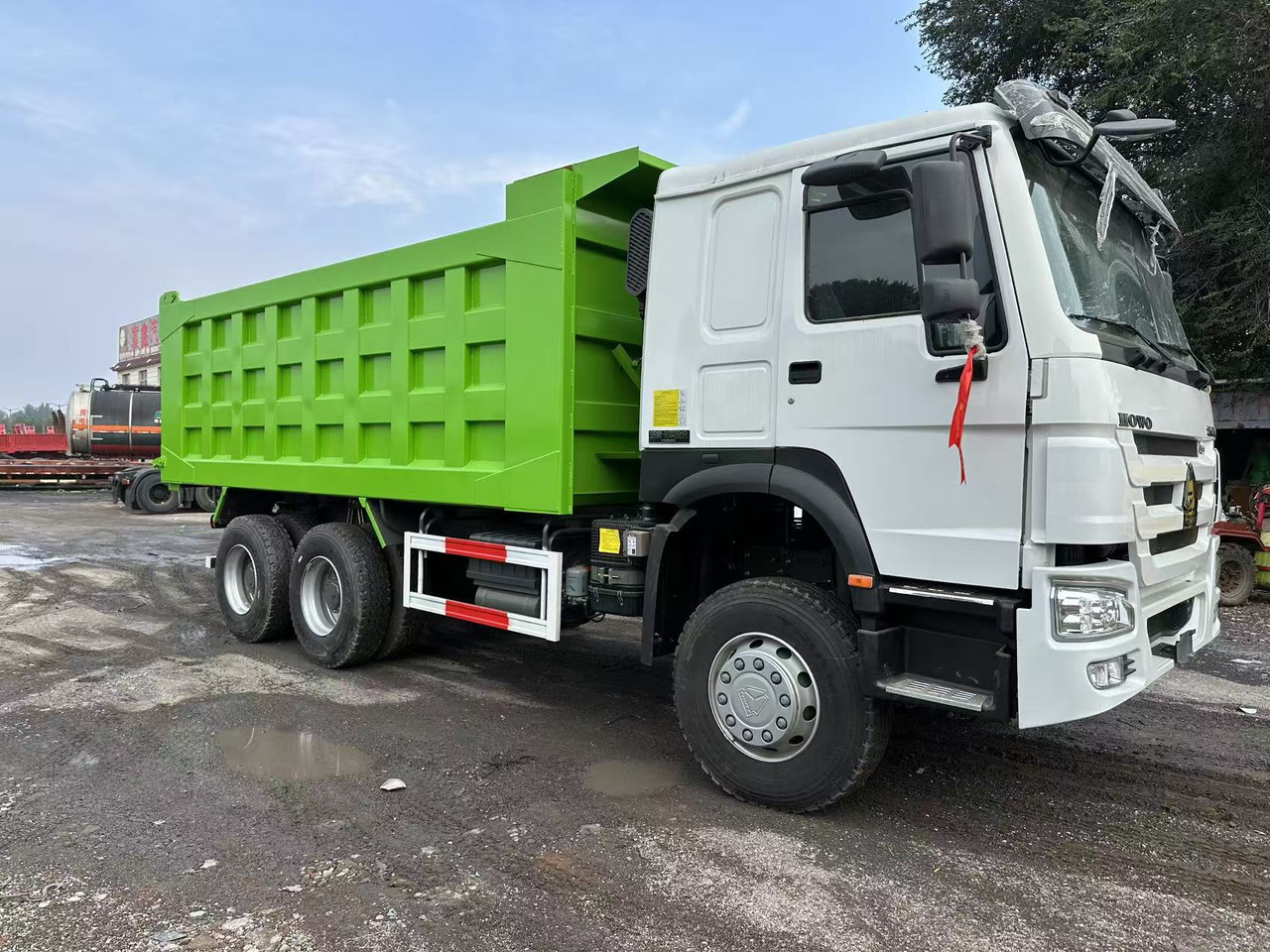 SINOTRUK HOWO 400HP 6X4 Tipper Truck - Camión volquete: foto 4 SINOTRUK HOWO 400HP 6X4 Tipper Truck - Camión volquete: foto 4