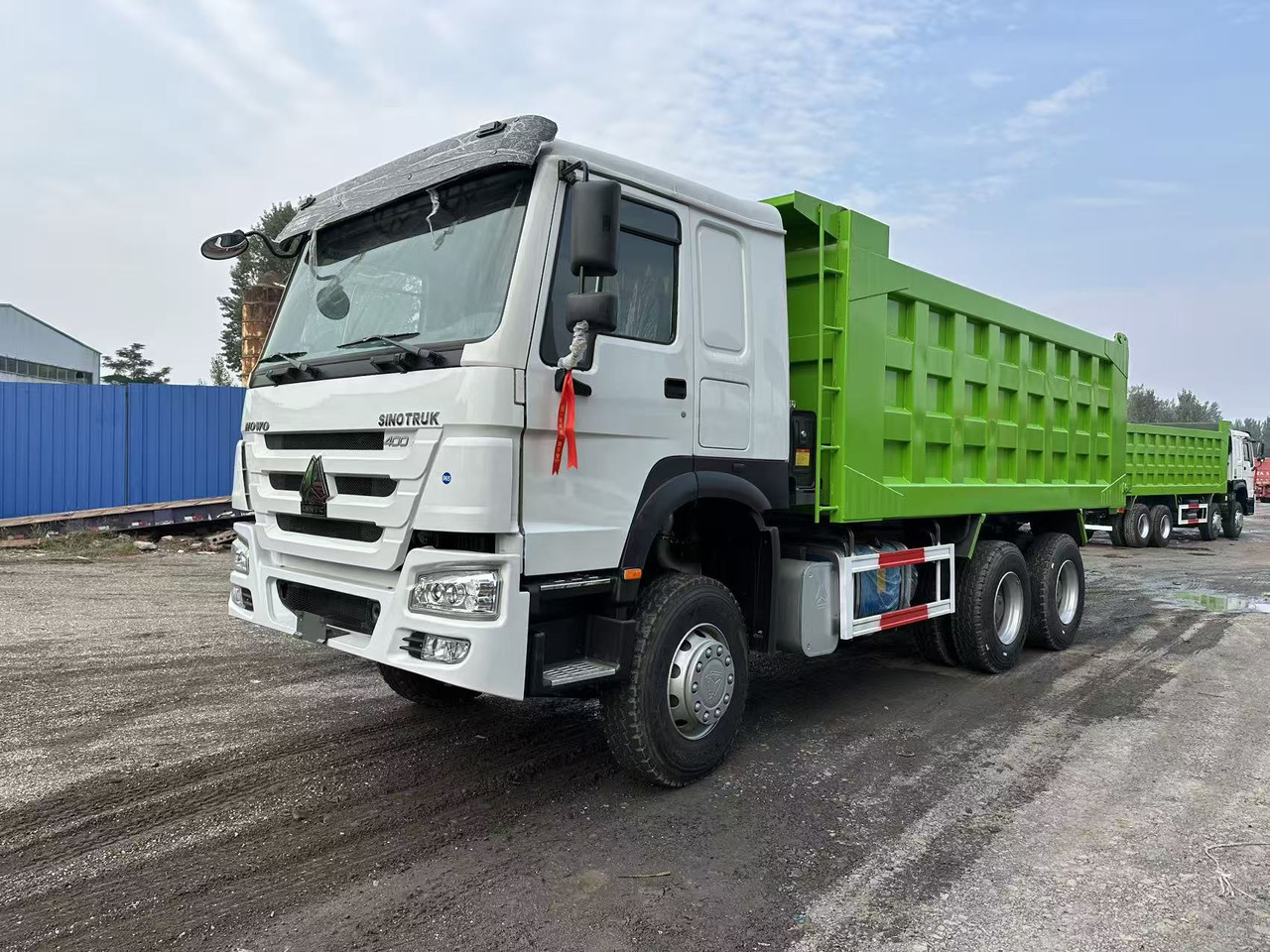SINOTRUK HOWO 400HP 6X4 Tipper Truck - Camión volquete: foto 2 SINOTRUK HOWO 400HP 6X4 Tipper Truck - Camión volquete: foto 2