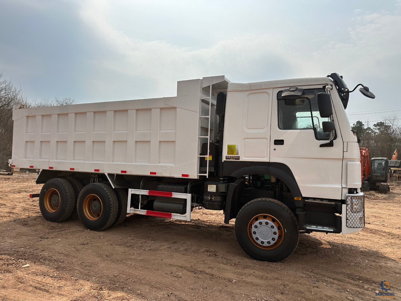 SINOTRUK HOWO Dump truck 371 6x4 - Camión volquete: foto 4 SINOTRUK HOWO Dump truck 371 6x4 - Camión volquete: foto 4