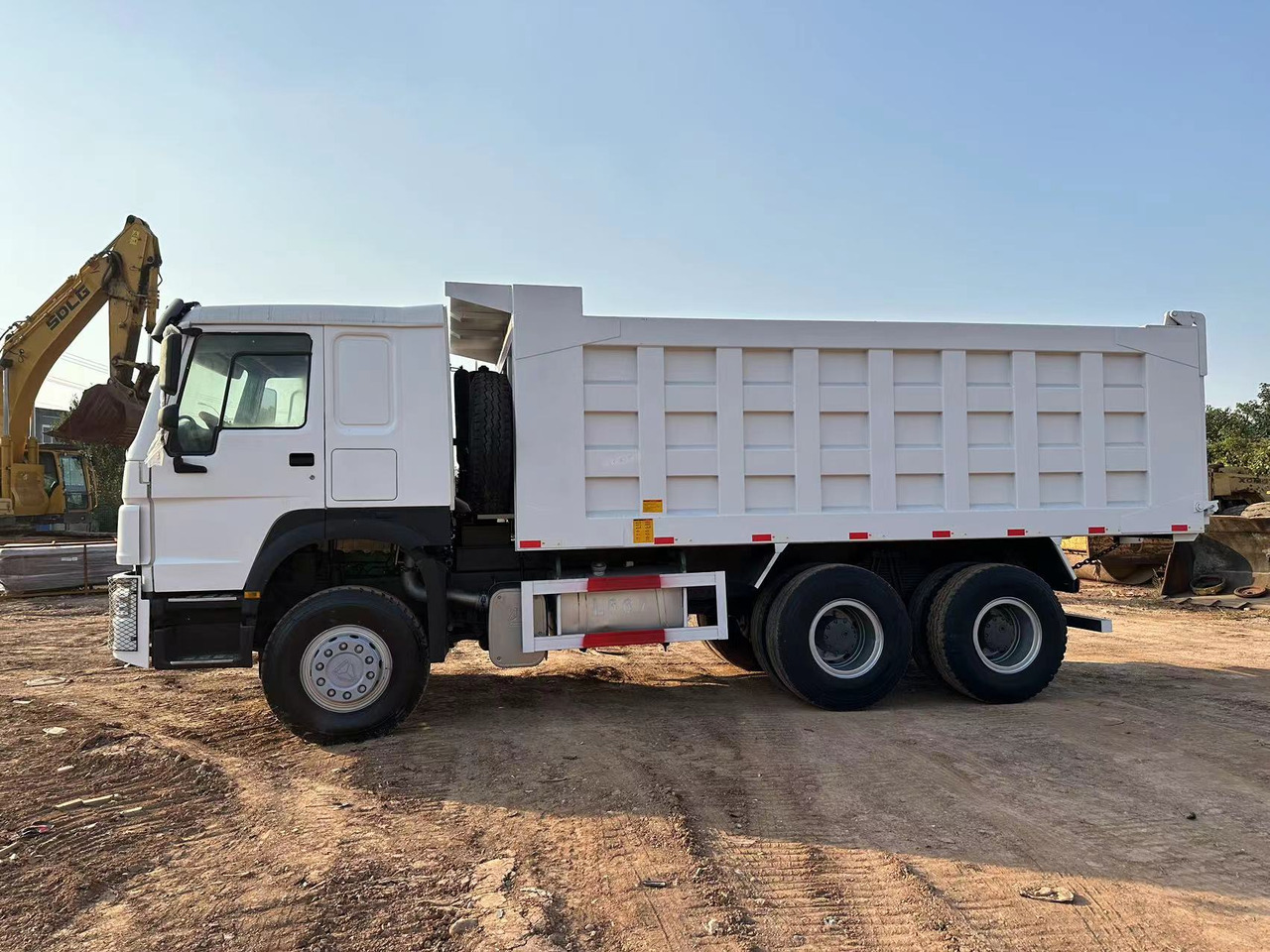 SINOTRUK HOWO HOWO 371 6x4 - Camión volquete: foto 5 SINOTRUK HOWO HOWO 371 6x4 - Camión volquete: foto 5