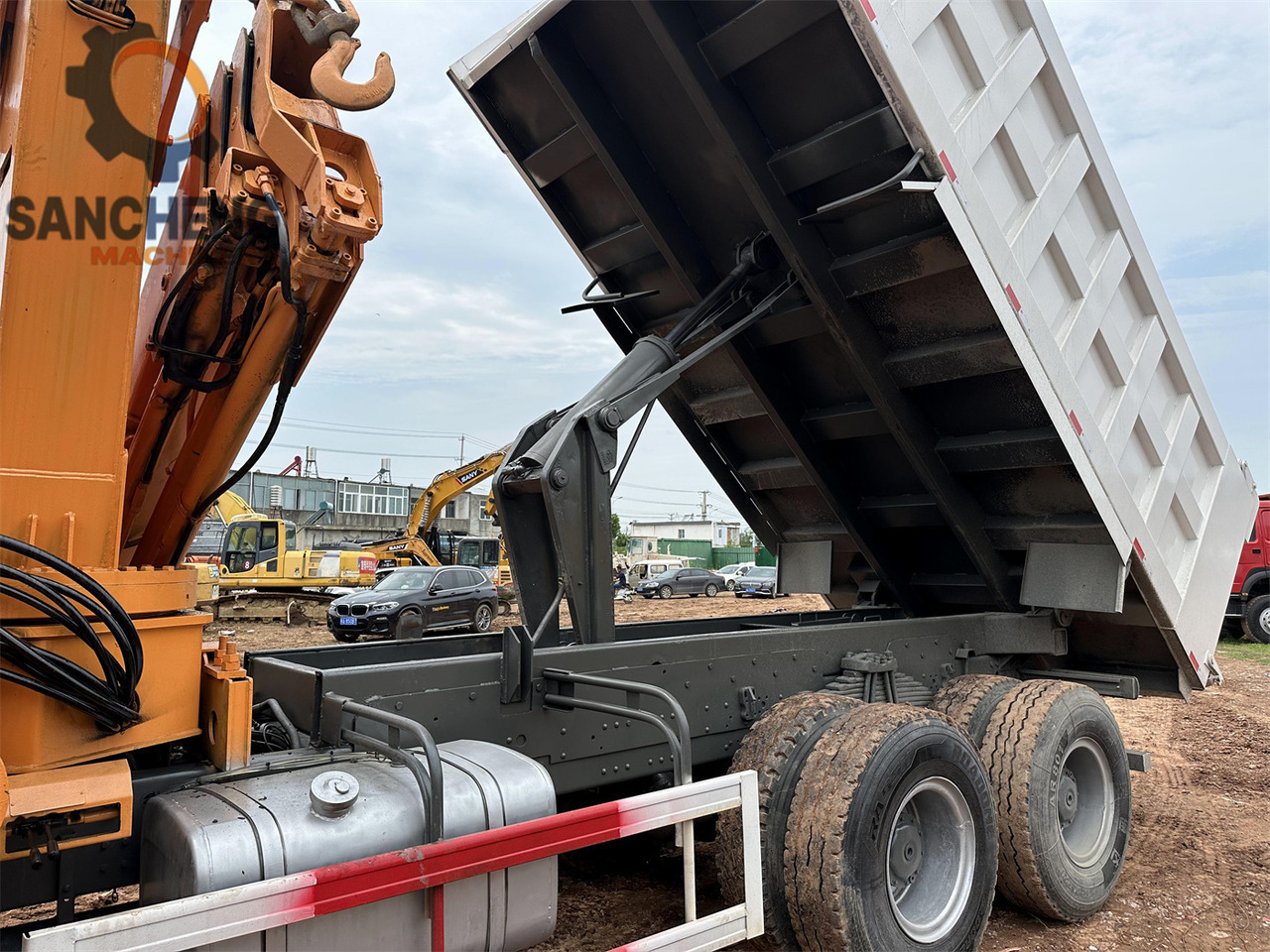 Camión grúa SINOTRUK Howo 371hp 6x4 crane truck: foto 7 Camión grúa SINOTRUK Howo 371hp 6x4 crane truck: foto 7