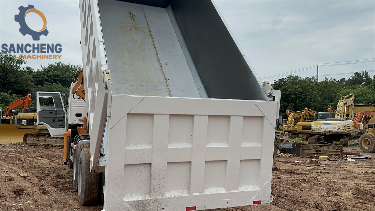 Camión grúa SINOTRUK Howo 371hp 6x4 crane truck: foto 9 Camión grúa SINOTRUK Howo 371hp 6x4 crane truck: foto 9