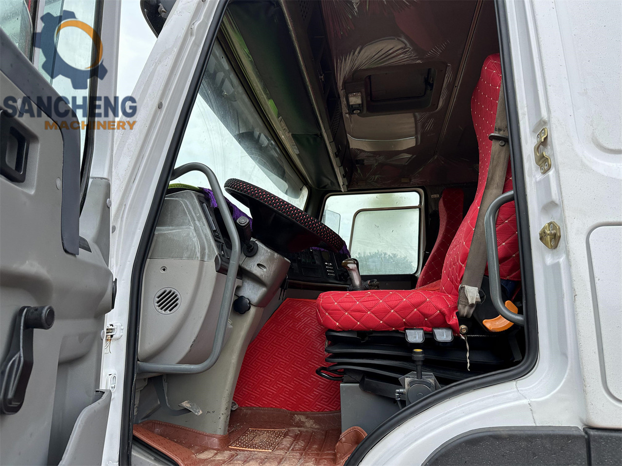 Camión grúa SINOTRUK Howo 371hp 6x4 crane truck: foto 10 Camión grúa SINOTRUK Howo 371hp 6x4 crane truck: foto 10