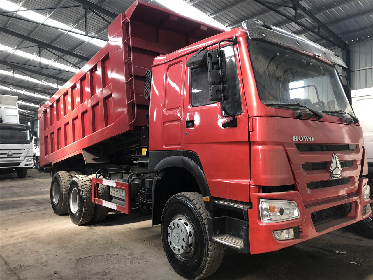 Camión volquete para transporte de equipos pesados SINOTRUK Howo Dump truck 371: foto 1