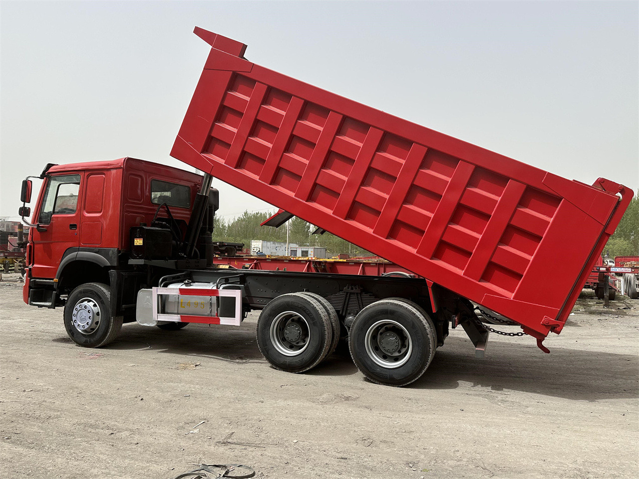 SINOTRUK Howo Dump truck 371 - Camión volquete: foto 1 SINOTRUK Howo Dump truck 371 - Camión volquete: foto 1