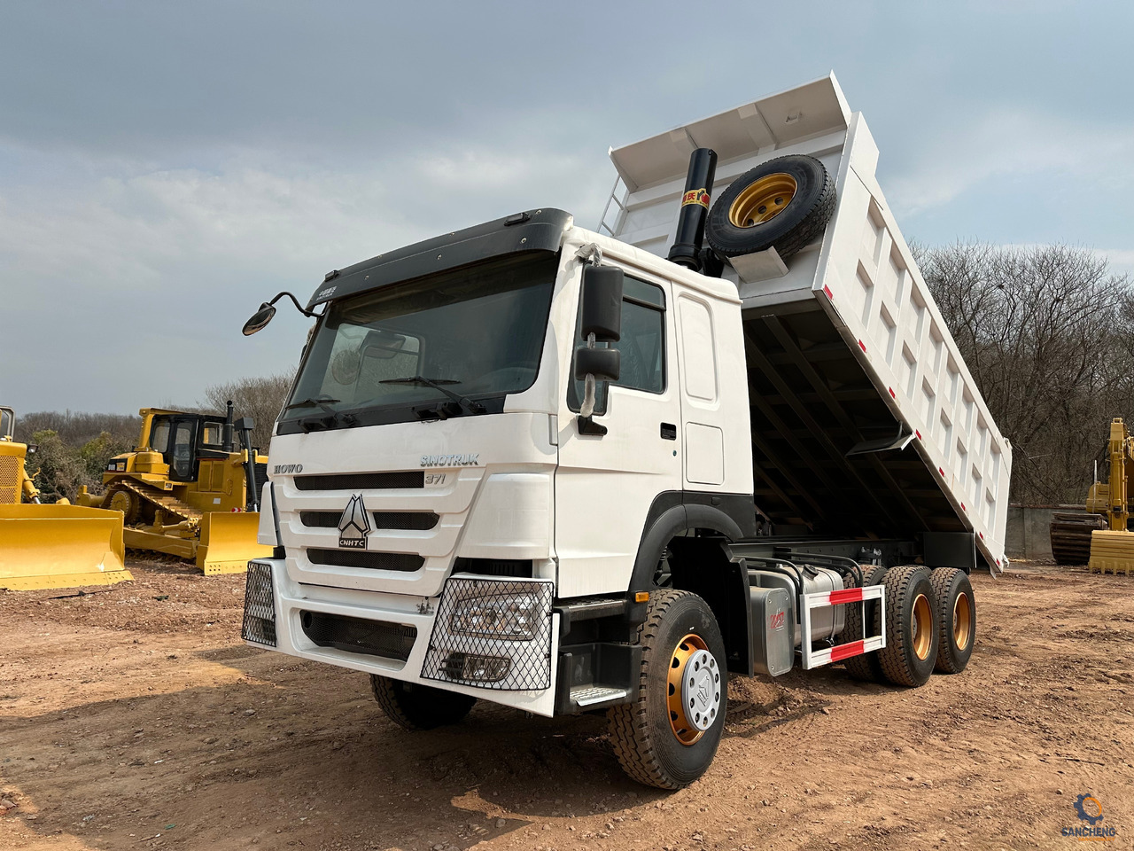 SINOTRUK Howo Dump truck 371 - Camión volquete: foto 4 SINOTRUK Howo Dump truck 371 - Camión volquete: foto 4