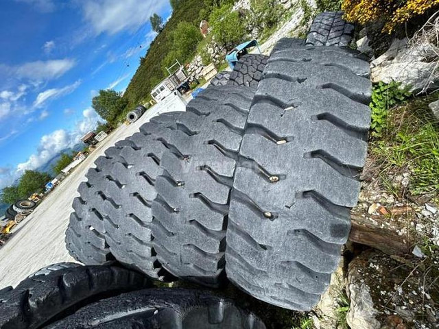 Bridgestone 30.00R51 - Neumáticos y llantas: foto 3 Bridgestone 30.00R51 - Neumáticos y llantas: foto 3