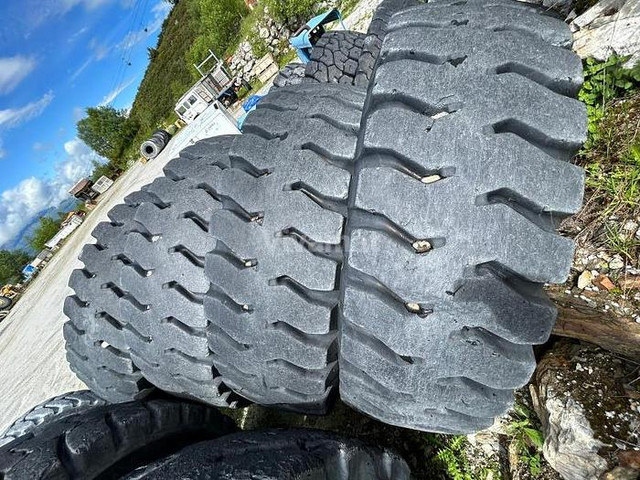 Bridgestone 30.00R51 - Neumáticos y llantas: foto 1 Bridgestone 30.00R51 - Neumáticos y llantas: foto 1