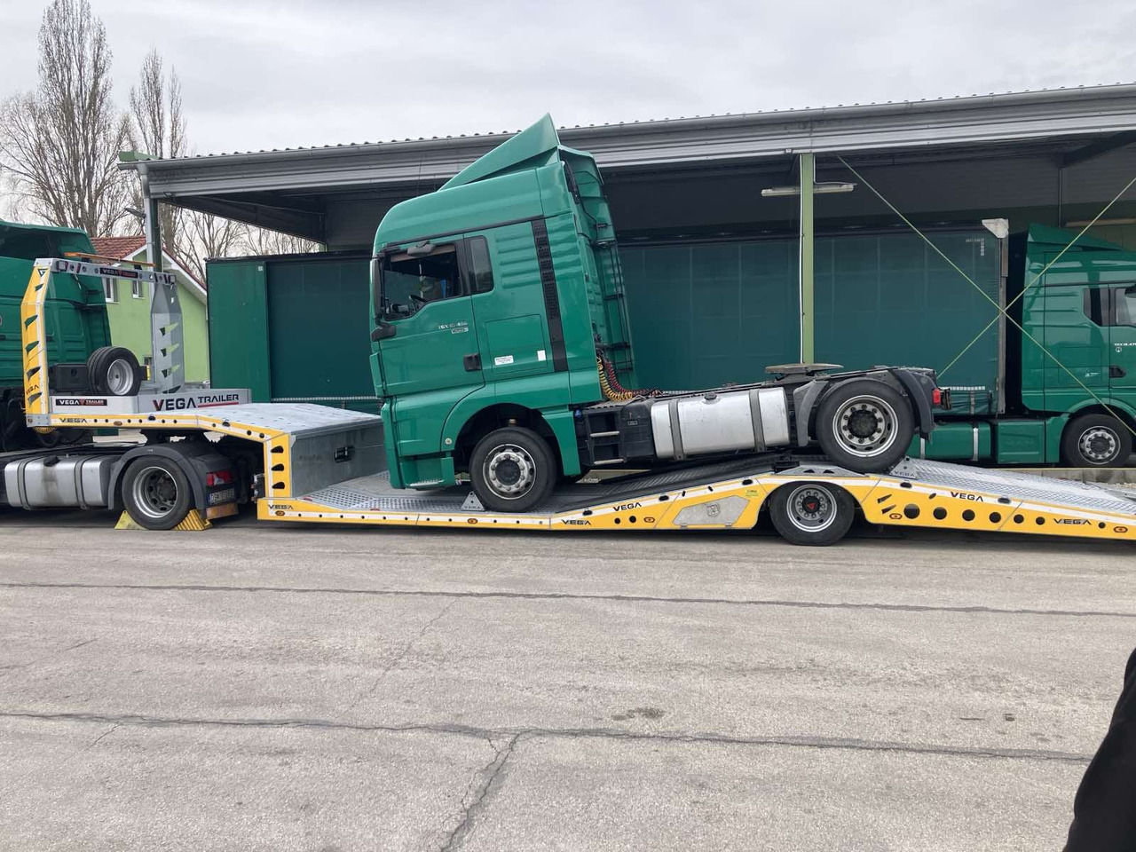 1 AXLE ARLA TRUCK CARRIER - Semirremolque portavehículos: foto 2 1 AXLE ARLA TRUCK CARRIER - Semirremolque portavehículos: foto 2