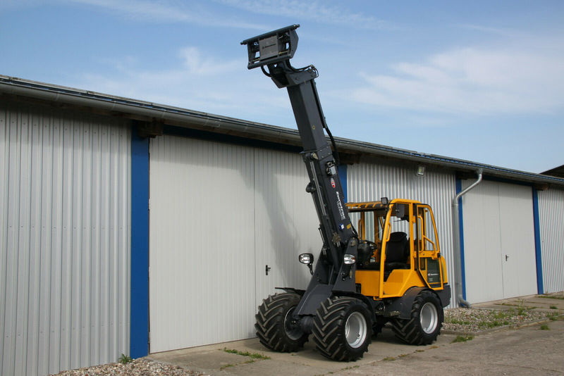 Eurotrac T 13 Teleskop Radlader Hoflader - Cargadora de ruedas telescópica: foto 4 Eurotrac T 13 Teleskop Radlader Hoflader - Cargadora de ruedas telescópica: foto 4