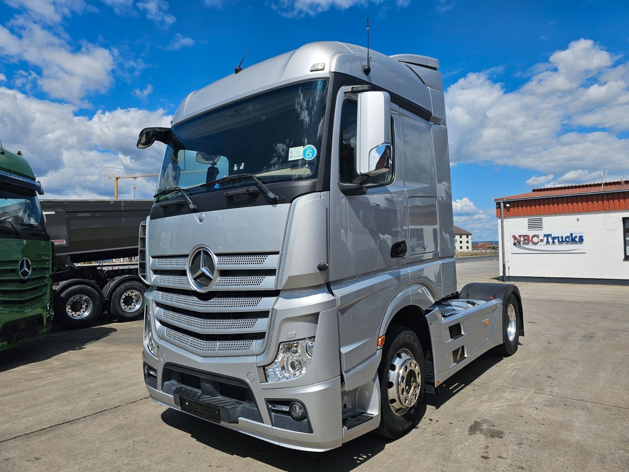 Mercedes-Benz ACTROS 1851 * 2X VORHANDEN * ACC * STANDH. *EUR5 - Cabeza tractora: foto 1 Mercedes-Benz ACTROS 1851 * 2X VORHANDEN * ACC * STANDH. *EUR5 - Cabeza tractora: foto 1