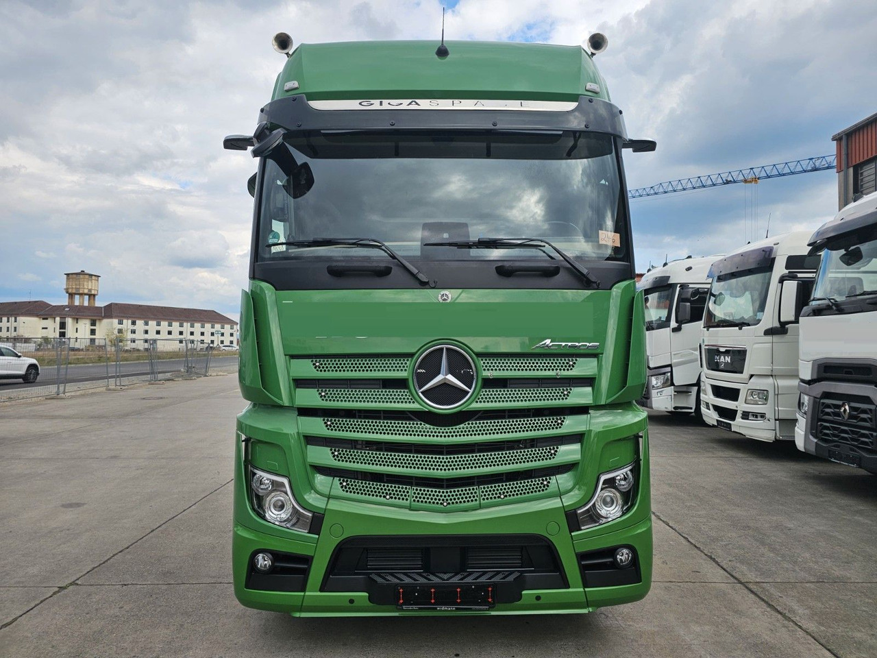 Mercedes-Benz ACTROS 1851 * RETARDER * DRIVE ASS * TOP * - Cabeza tractora: foto 2 Mercedes-Benz ACTROS 1851 * RETARDER * DRIVE ASS * TOP * - Cabeza tractora: foto 2
