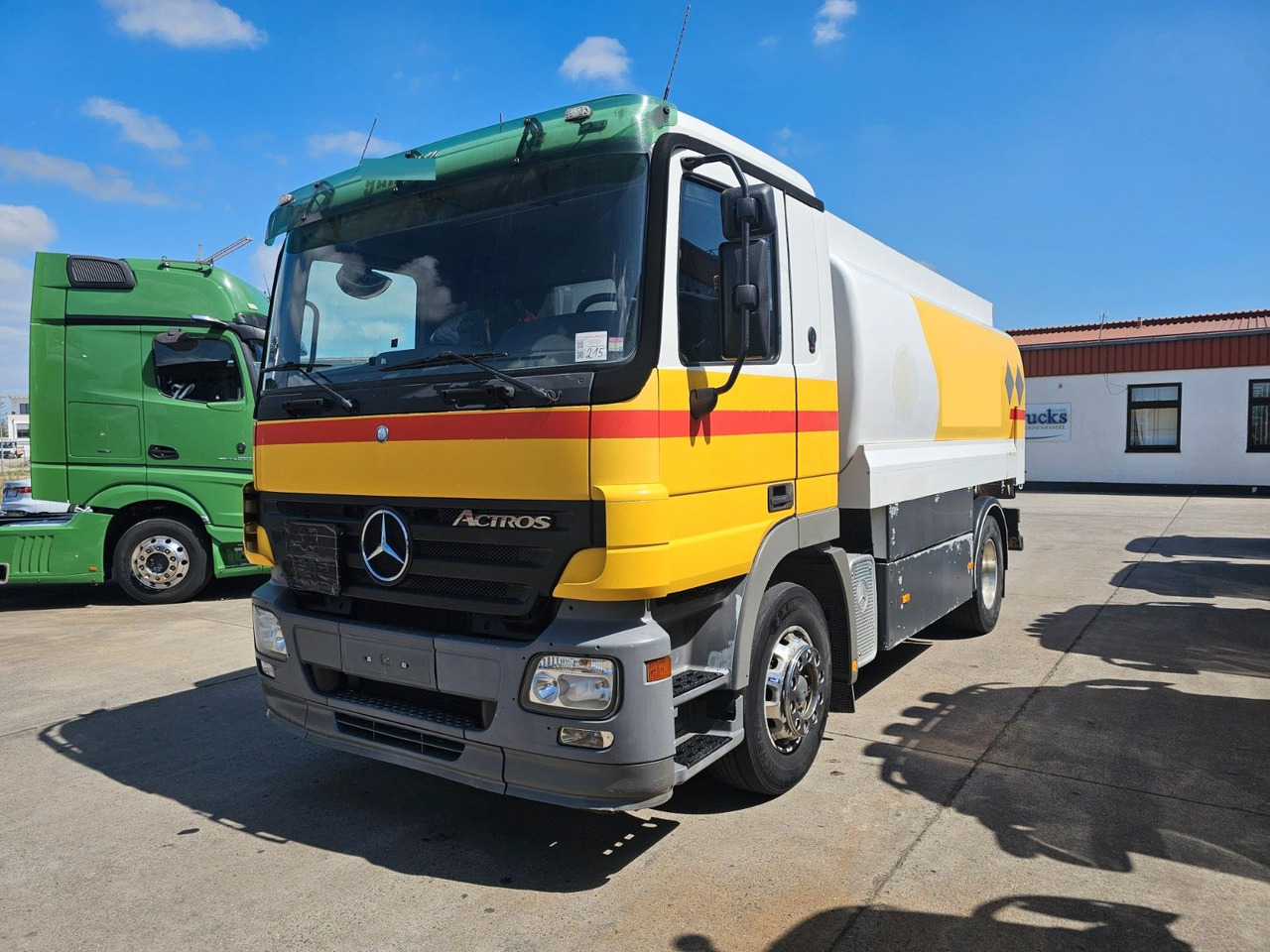 Mercedes-Benz ACTROS 1832 * OBER-& UNTER * 2 KAMMER * KLIMA * - Camión cisterna: foto 1 Mercedes-Benz ACTROS 1832 * OBER-& UNTER * 2 KAMMER * KLIMA * - Camión cisterna: foto 1
