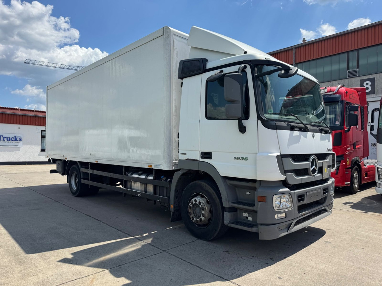 Mercedes-Benz ACTROS 1836*KOFFER*LBW 1,5 T*KLIMA*/ORG KM * - Camión caja cerrada: foto 3 Mercedes-Benz ACTROS 1836*KOFFER*LBW 1,5 T*KLIMA*/ORG KM * - Camión caja cerrada: foto 3