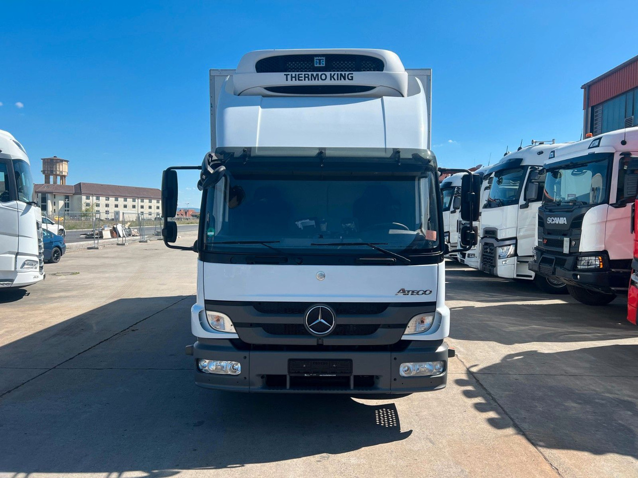 Mercedes-Benz Atego 1224 * KLIMA * THERMO KING * BÄR 1,5t * - Camión frigorífico: foto 2 Mercedes-Benz Atego 1224 * KLIMA * THERMO KING * BÄR 1,5t * - Camión frigorífico: foto 2