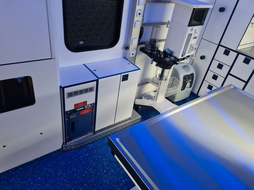 Mercedes-Benz RTW / Tierrettung / Tierarzt / OP Mercedes-Benz RTW / Tierrettung / Tierarzt / OP - Ambulancia: foto 3 Mercedes-Benz RTW / Tierrettung / Tierarzt / OP Mercedes-Benz RTW / Tierrettung / Tierarzt / OP - Ambulancia: foto 3