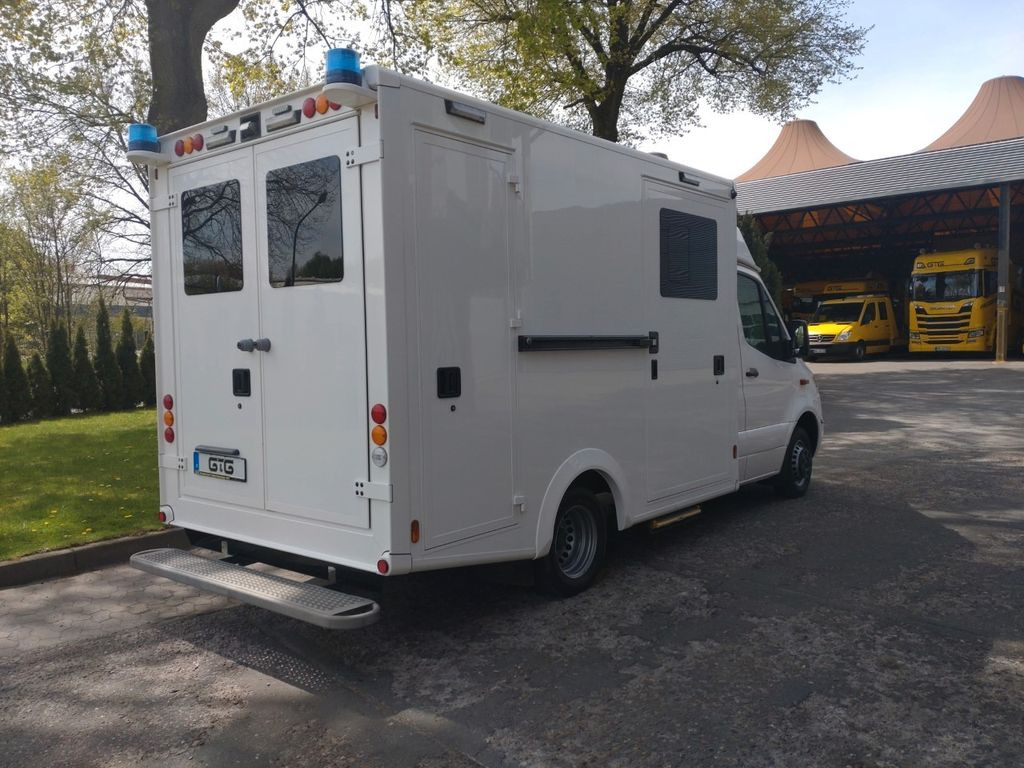 Mercedes-Benz RTW / Tierrettung / Tierarzt / OP Mercedes-Benz RTW / Tierrettung / Tierarzt / OP - Ambulancia: foto 2 Mercedes-Benz RTW / Tierrettung / Tierarzt / OP Mercedes-Benz RTW / Tierrettung / Tierarzt / OP - Ambulancia: foto 2