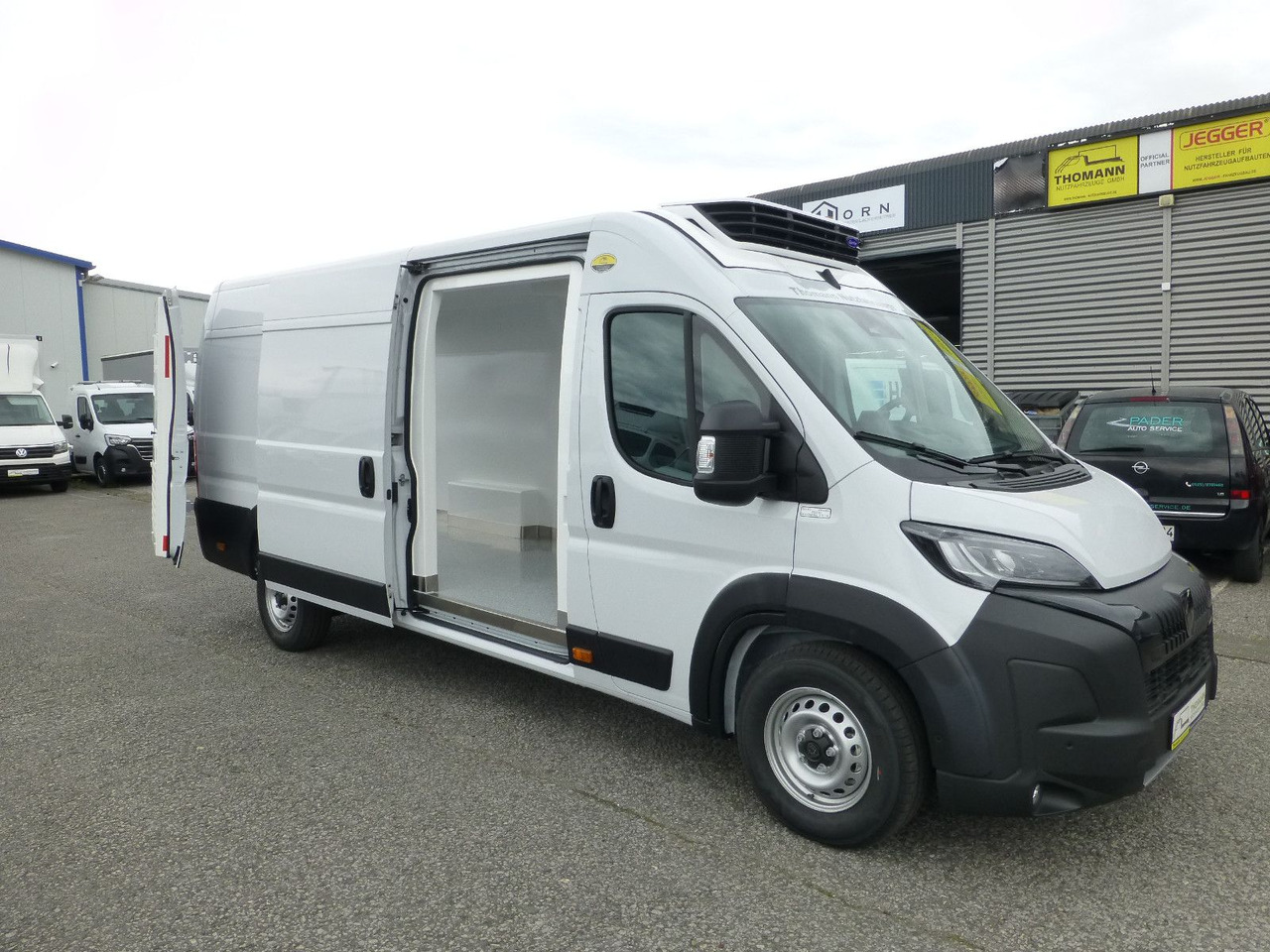 Peugeot Boxer Kühlkastenwagen Carrier Xarios 300 GH Navi - Furgoneta frigorifica: foto 1 Peugeot Boxer Kühlkastenwagen Carrier Xarios 300 GH Navi - Furgoneta frigorifica: foto 1