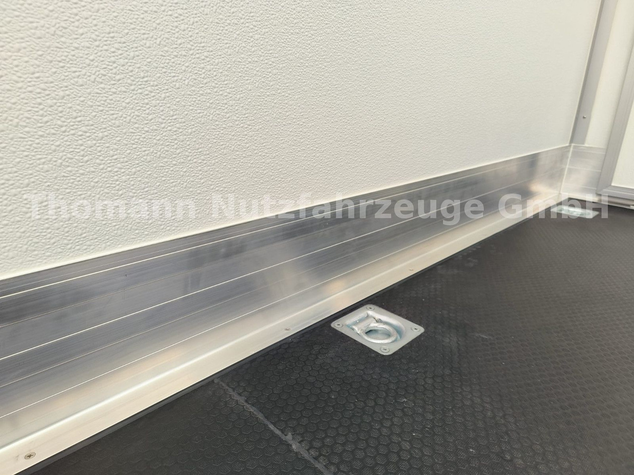 Peugeot Boxer Premium Koffer Extra Tief mit Klappe ! - Furgoneta caja cerrada: foto 2 Peugeot Boxer Premium Koffer Extra Tief mit Klappe ! - Furgoneta caja cerrada: foto 2