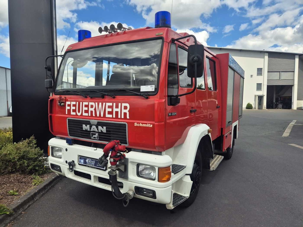 MAN 14.224 4x4 TLF 16/29 Tanklöschfahrzeug Feuerwehr - Camión: foto 2 MAN 14.224 4x4 TLF 16/29 Tanklöschfahrzeug Feuerwehr - Camión: foto 2