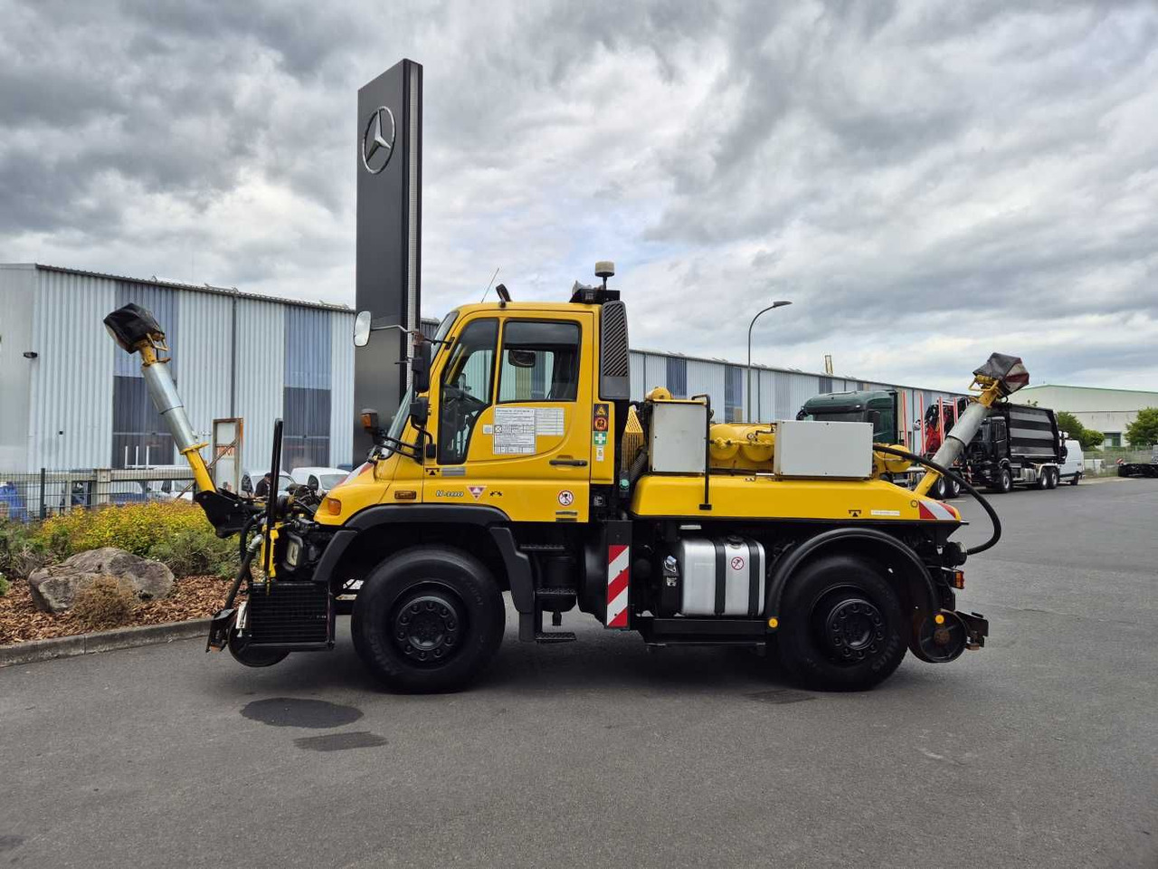 Mercedes-Benz Unimog U400 4x4 Zweiwege ZAGRO 800t/52 Achsen - Camión: foto 4 Mercedes-Benz Unimog U400 4x4 Zweiwege ZAGRO 800t/52 Achsen - Camión: foto 4