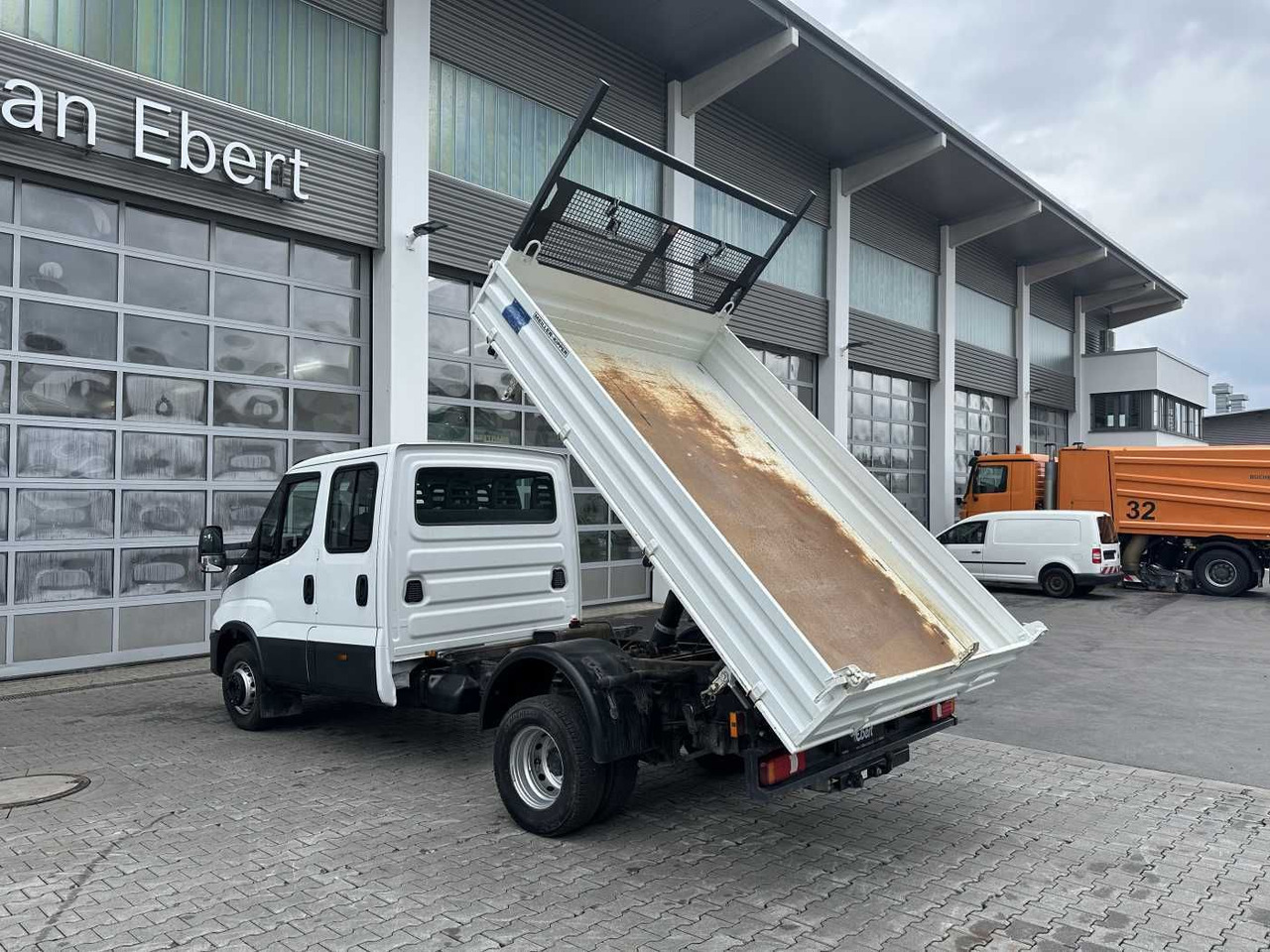 Iveco 70C18H 3-S.Kipper *R.3750mm*7Sitze*AHK* - Furgoneta basculante: foto 3 Iveco 70C18H 3-S.Kipper *R.3750mm*7Sitze*AHK* - Furgoneta basculante: foto 3