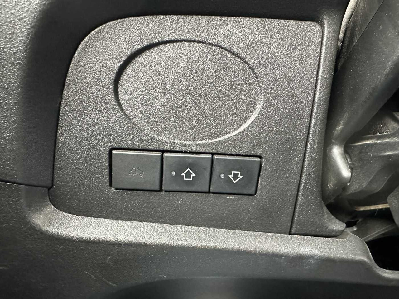 Furgoneta basculante Iveco 70C18H 3-S.Kipper *R.3750mm*7Sitze*AHK*: foto 14 Furgoneta basculante Iveco 70C18H 3-S.Kipper *R.3750mm*7Sitze*AHK*: foto 14