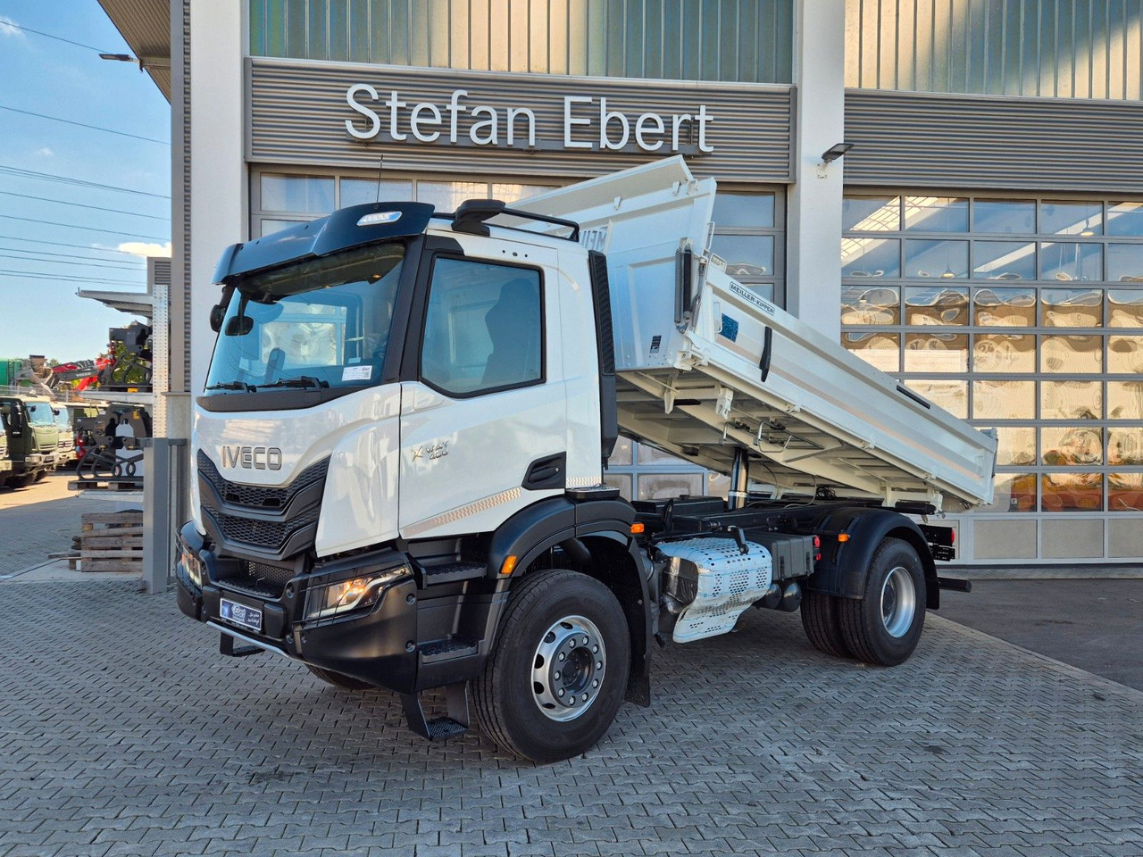 Iveco AD200X46 HR OFF Meiller 3-S.-Kipper *MirrorCam* - Camión volquete: foto 1 Iveco AD200X46 HR OFF Meiller 3-S.-Kipper *MirrorCam* - Camión volquete: foto 1