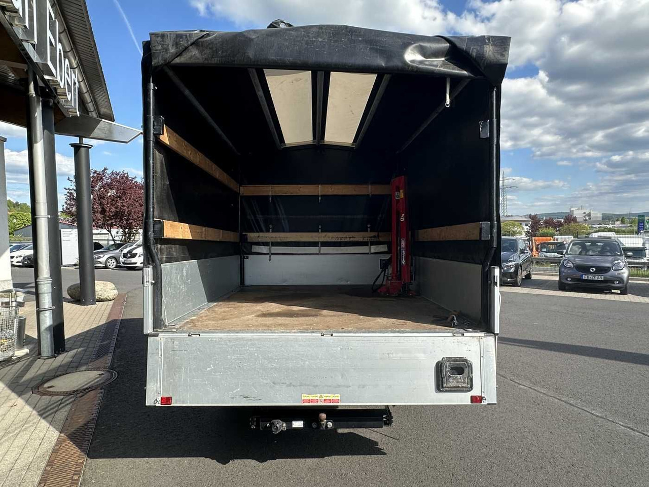 Iveco Daily 35S14 Pritsche+Plane *AHK*Ladekran*7-Sitze - Furgoneta caja abierta: foto 5 Iveco Daily 35S14 Pritsche+Plane *AHK*Ladekran*7-Sitze - Furgoneta caja abierta: foto 5