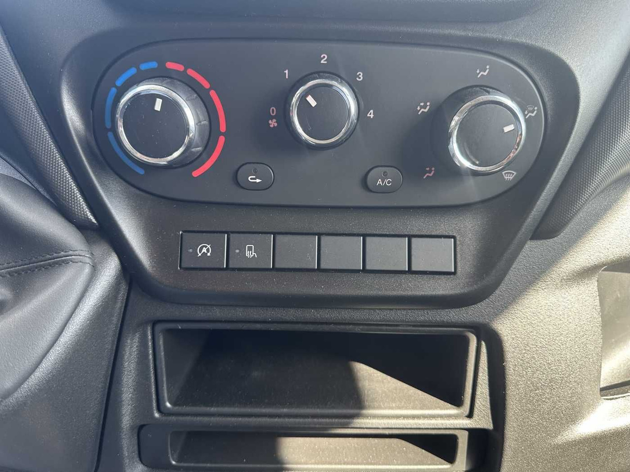 Furgoneta caja abierta Iveco Daily 35S14 Pritsche+Plane *AHK*Ladekran*7-Sitze: foto 14