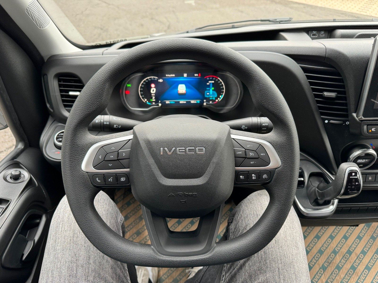 Furgón Iveco Daily 35S18HA8 3.0L *R3.520mm*AHK*2xSchiebetür*: foto 13