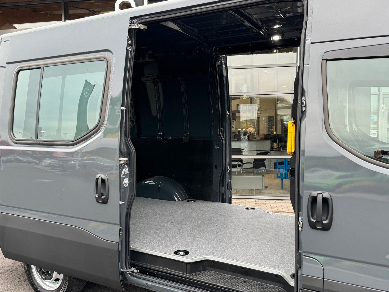 Furgón Iveco Daily 35S18HA8 3.0L *R3.520mm*AHK*2xSchiebetür*: foto 10