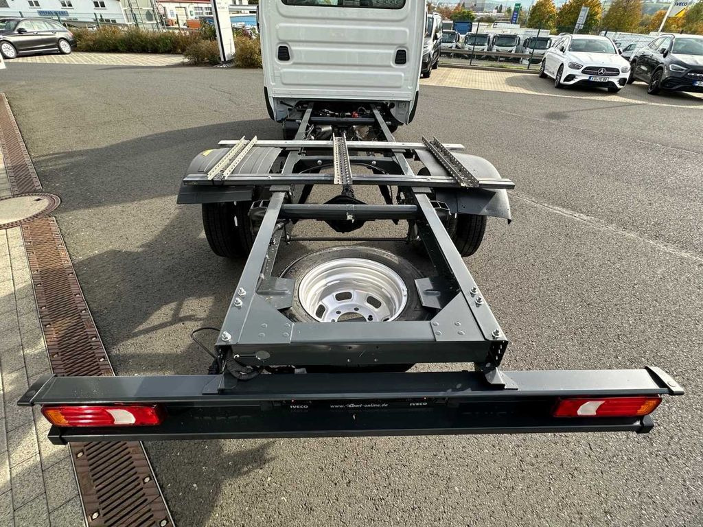 Iveco Daily 50C18 3.0L *R3750mm*Navi*Klima* 3x - Camión chasis: foto 5 Iveco Daily 50C18 3.0L *R3750mm*Navi*Klima* 3x - Camión chasis: foto 5