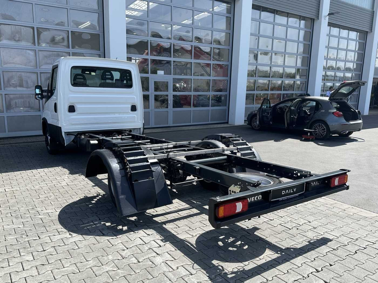 Iveco Daily 50C18 H 3.0L *R4.350mm*Klima* - Camión chasis: foto 3 Iveco Daily 50C18 H 3.0L *R4.350mm*Klima* - Camión chasis: foto 3
