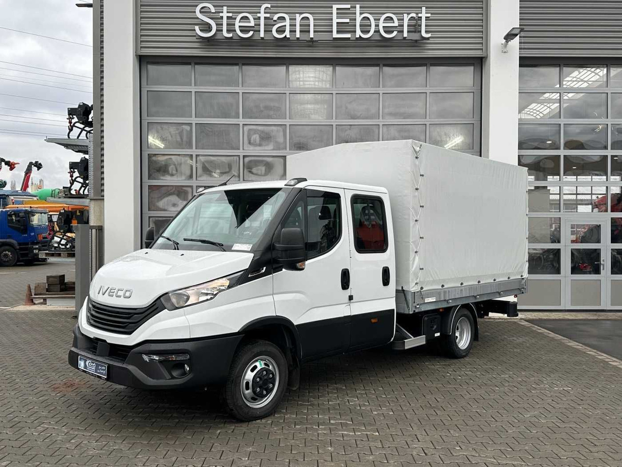 Iveco Daily 50C18H A8 DoKa *AHK*Automatik*7-Sitze* - Furgoneta caja abierta, Furgoneta combi: foto 1 Iveco Daily 50C18H A8 DoKa *AHK*Automatik*7-Sitze* - Furgoneta caja abierta, Furgoneta combi: foto 1