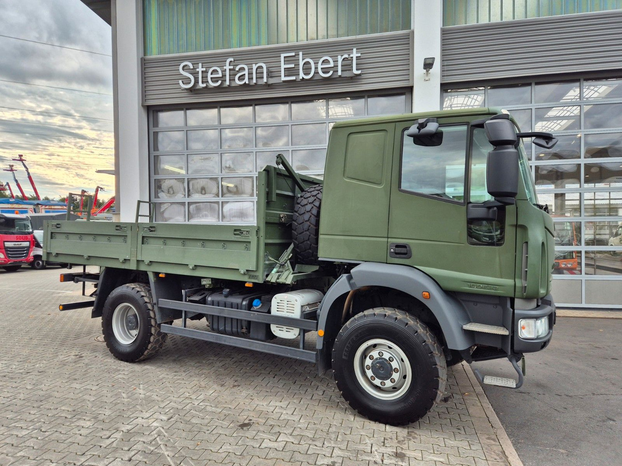 Iveco Eurocargo ML100E22WM-BW 4x4 Pritsche L-Haus Bett - Camión caja abierta: foto 4 Iveco Eurocargo ML100E22WM-BW 4x4 Pritsche L-Haus Bett - Camión caja abierta: foto 4