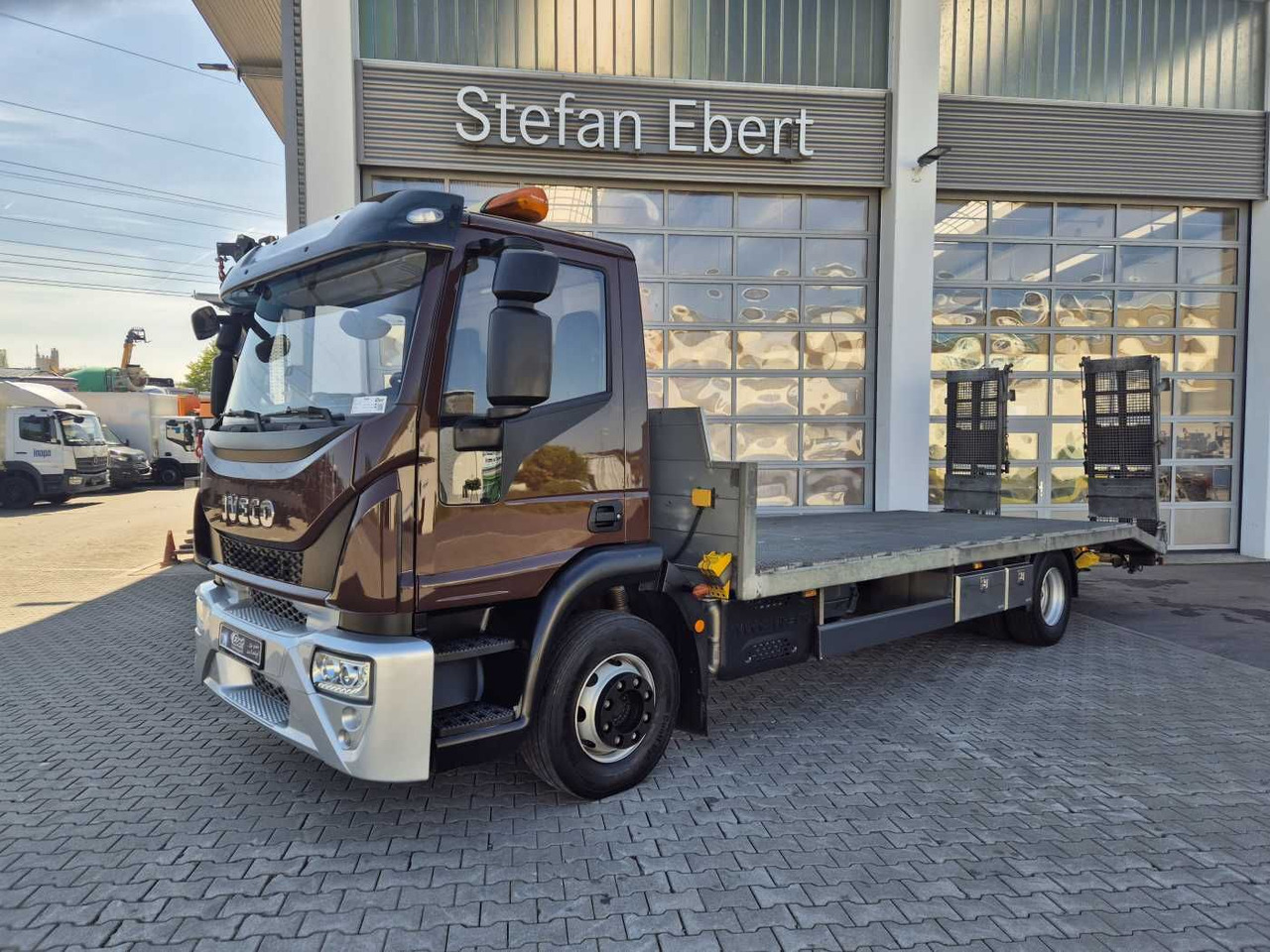 Iveco Eurocargo ML140E25/P Maschinentransporter Winde - Camión portavehículos: foto 2 Iveco Eurocargo ML140E25/P Maschinentransporter Winde - Camión portavehículos: foto 2