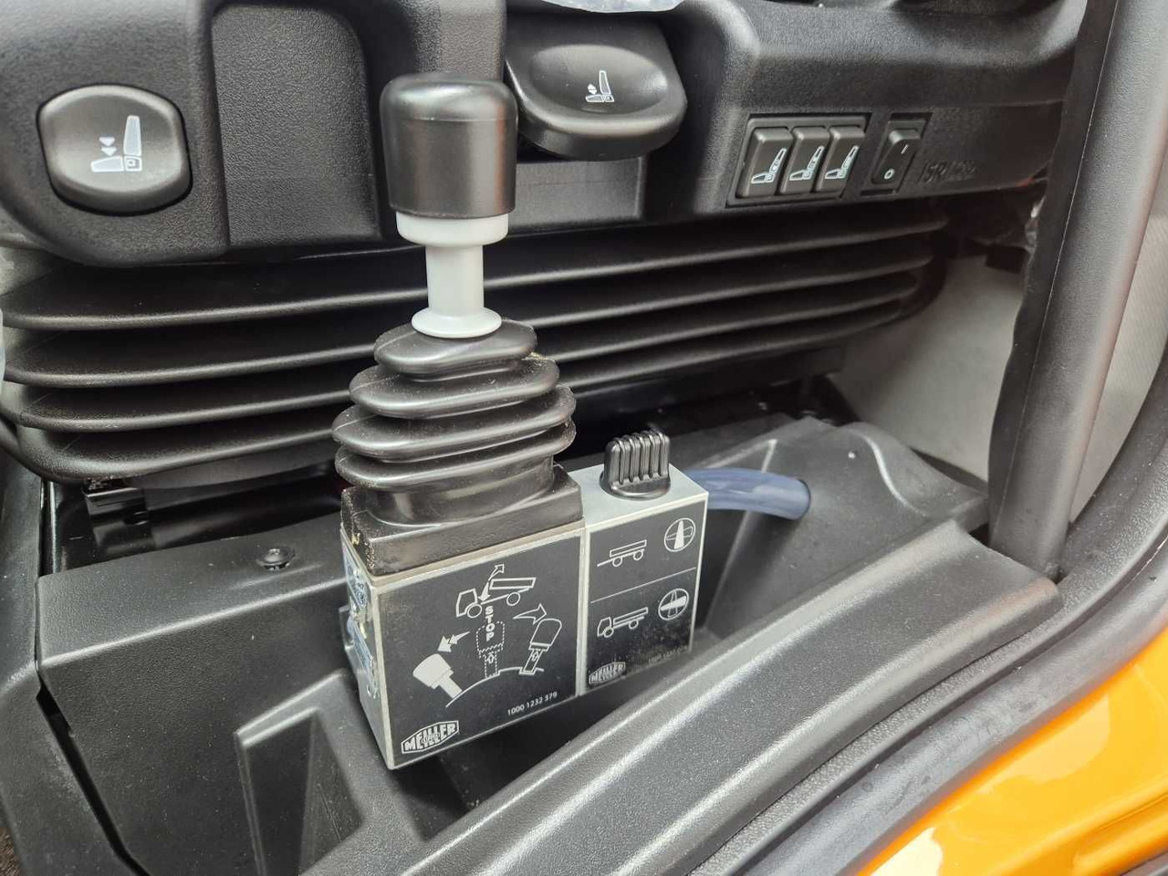 Camión volquete Iveco ML150E28W 4x4 Meiller Dreiseitenkipper 2xAHK: foto 13 Camión volquete Iveco ML150E28W 4x4 Meiller Dreiseitenkipper 2xAHK: foto 13