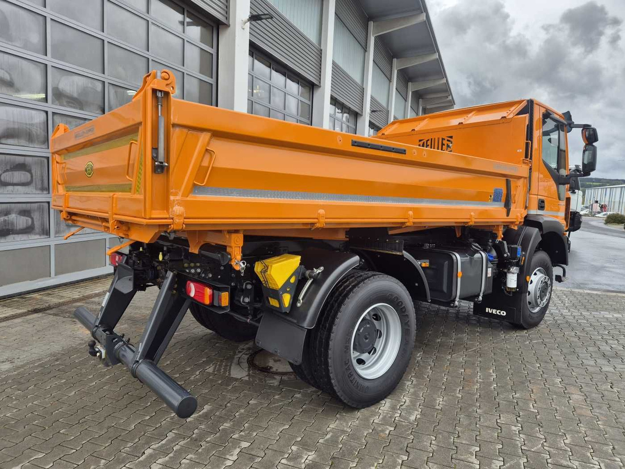 Camión volquete Iveco ML150E28W 4x4 Meiller Dreiseitenkipper 2xAHK: foto 8 Camión volquete Iveco ML150E28W 4x4 Meiller Dreiseitenkipper 2xAHK: foto 8