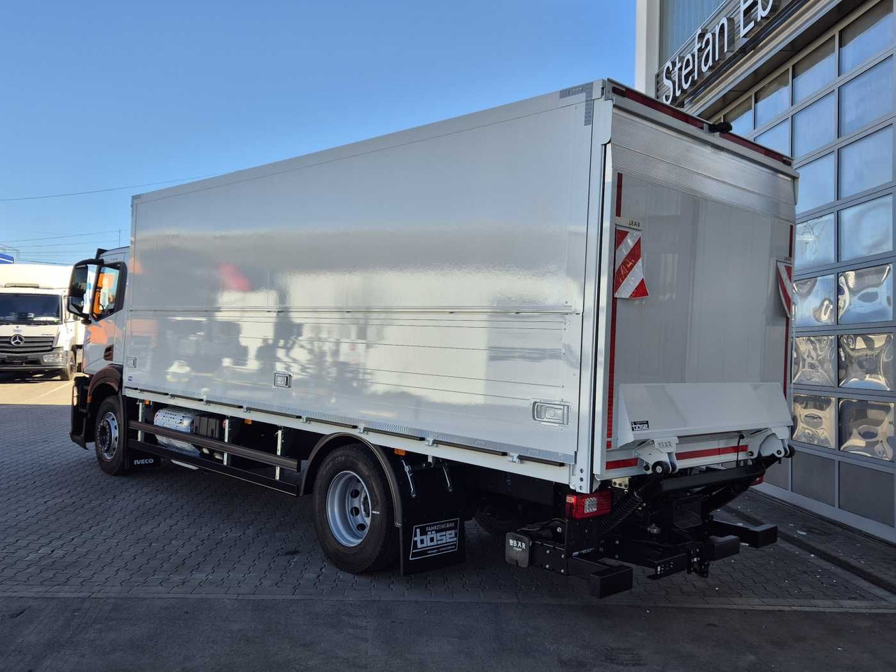 Iveco S-Way AD190S40/FP Böse Schwenkwand LBW 2x AHK - Camión transporte de bebidas: foto 5 Iveco S-Way AD190S40/FP Böse Schwenkwand LBW 2x AHK - Camión transporte de bebidas: foto 5
