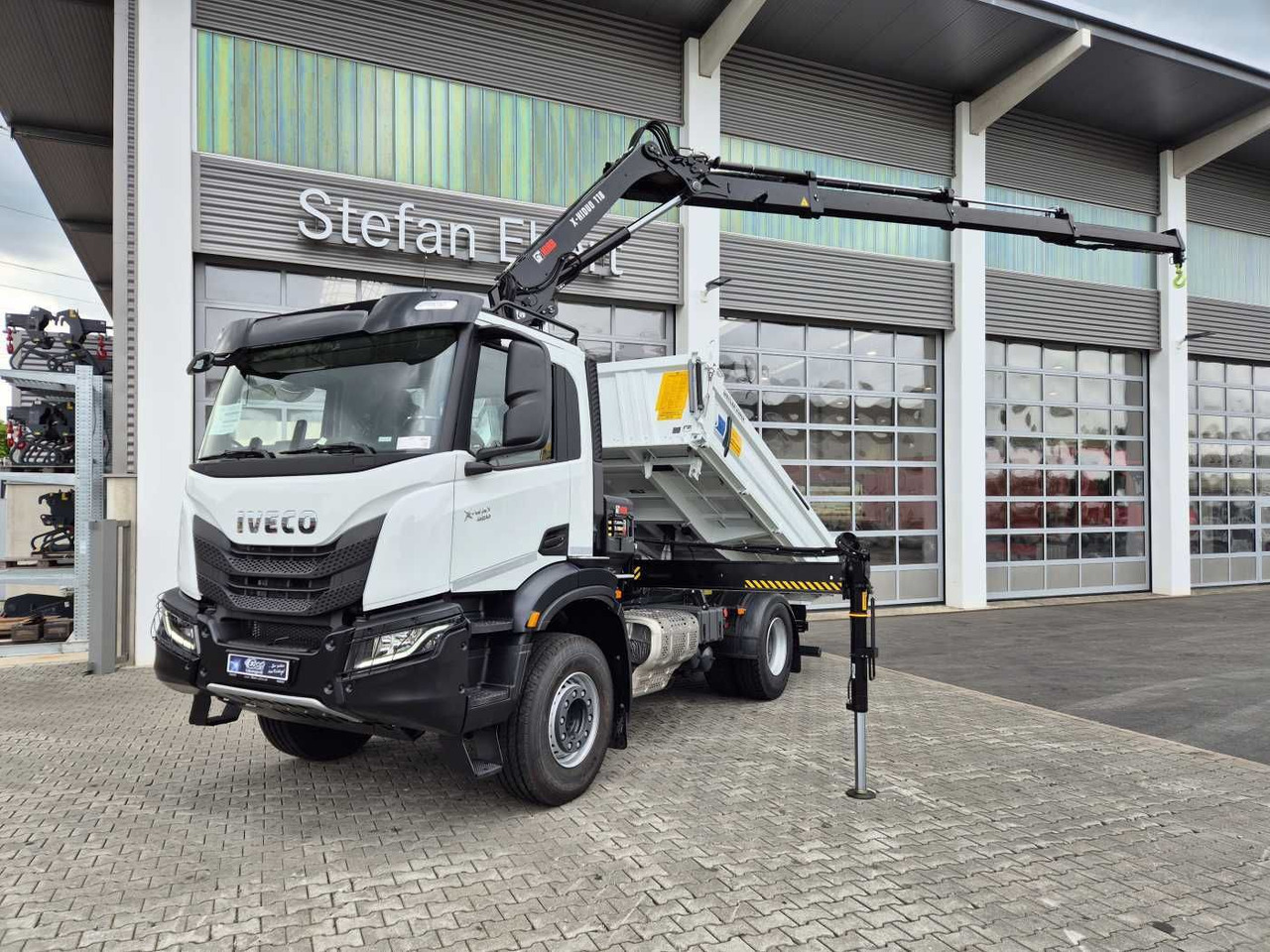 Iveco X-Way AD200X42/P HR OFF Hiab X-HIDUO 118E-3 Funk - Camión volquete, Camión grúa: foto 1 Iveco X-Way AD200X42/P HR OFF Hiab X-HIDUO 118E-3 Funk - Camión volquete, Camión grúa: foto 1