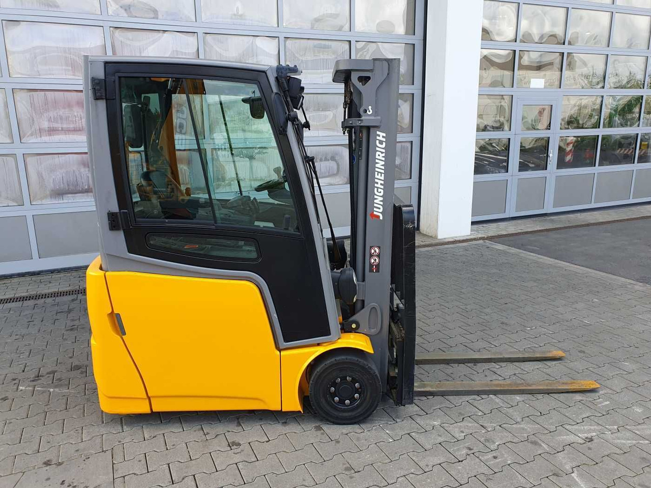Jungheinrich EFG 215 / Triplex: 4.25m! / SS / 2.472h! / 2020 - Carretilla elevadora eléctrica: foto 2 Jungheinrich EFG 215 / Triplex: 4.25m! / SS / 2.472h! / 2020 - Carretilla elevadora eléctrica: foto 2