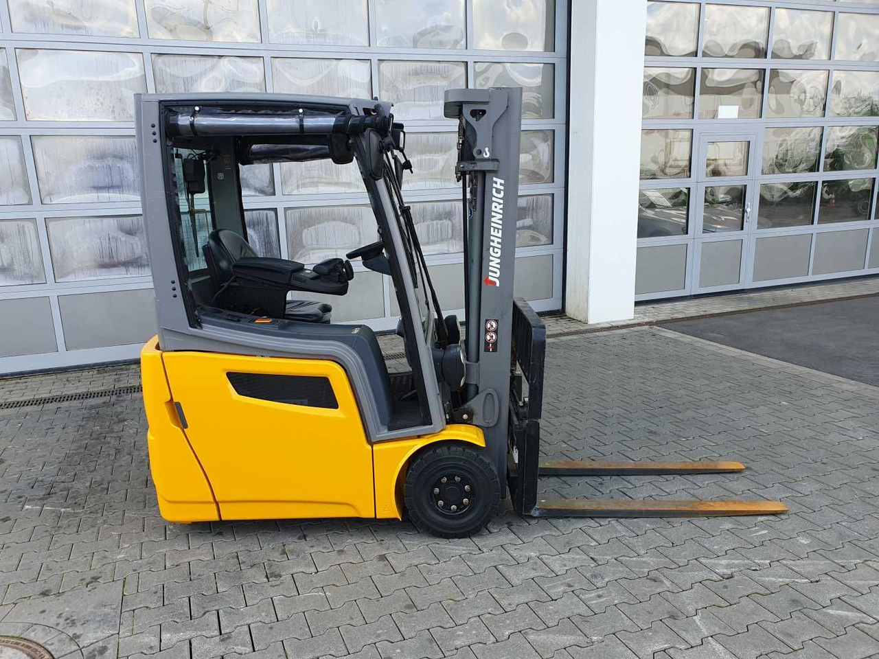 Jungheinrich EFG 215 / Triplex: 4.25m! / SS / nur 2.184h! - Carretilla elevadora eléctrica: foto 3 Jungheinrich EFG 215 / Triplex: 4.25m! / SS / nur 2.184h! - Carretilla elevadora eléctrica: foto 3