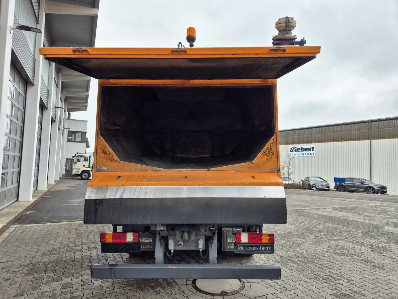 Barredora vial Mercedes-Benz Actros 2032 A 4x4 Bucher STKF 9500 Airport: foto 9